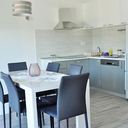 Apartments Zora 로고즈니차 외부 사진