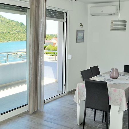 Apartments Zora 로고즈니차 외부 사진