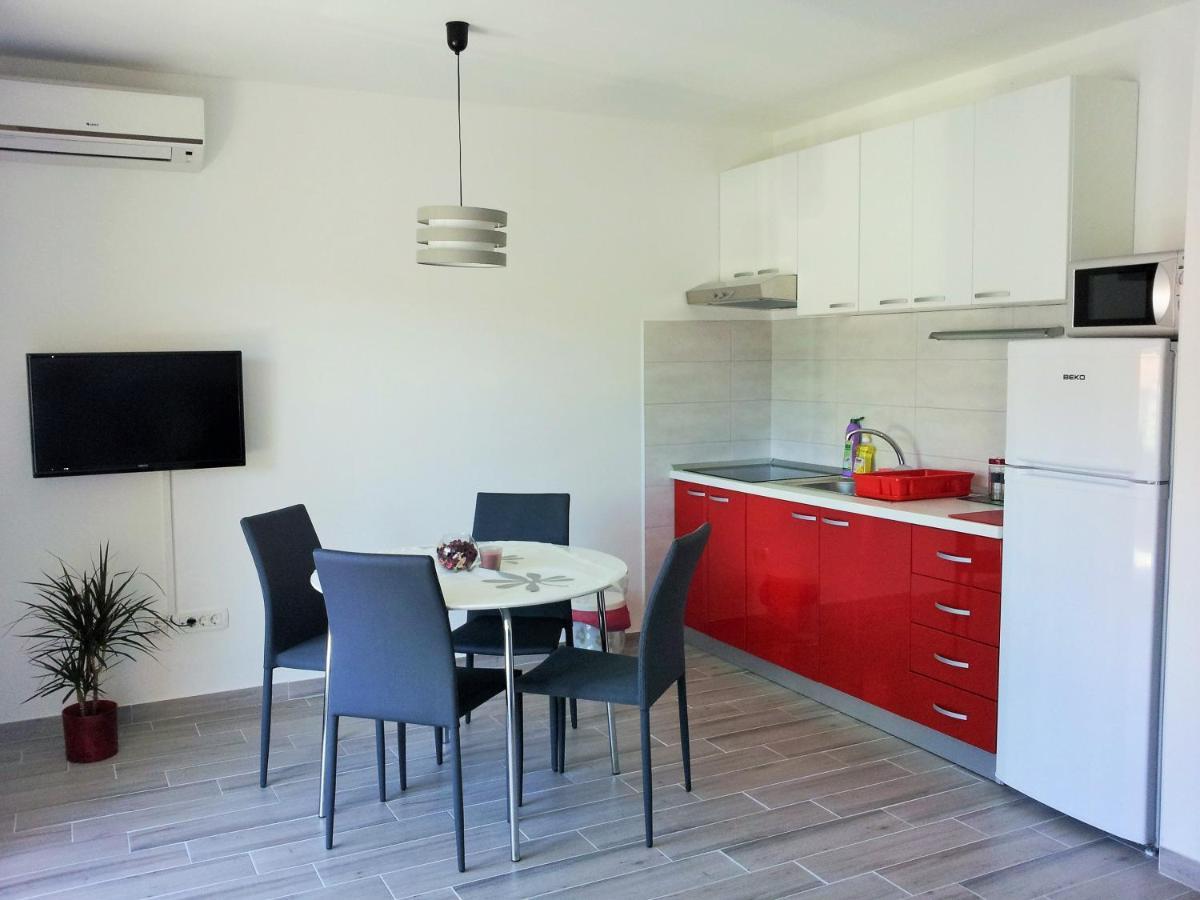 Apartments Zora 로고즈니차 외부 사진
