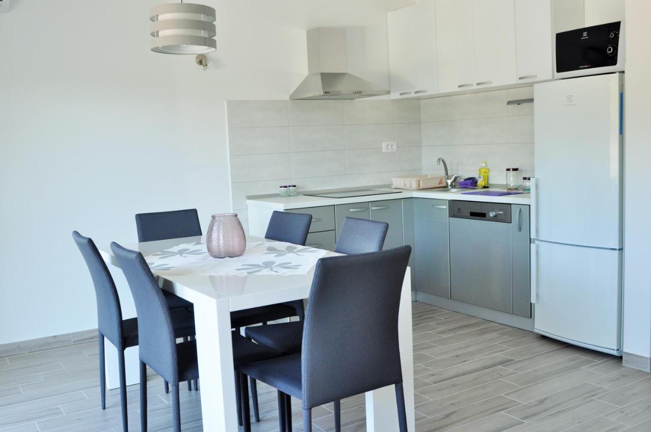 Apartments Zora 로고즈니차 외부 사진
