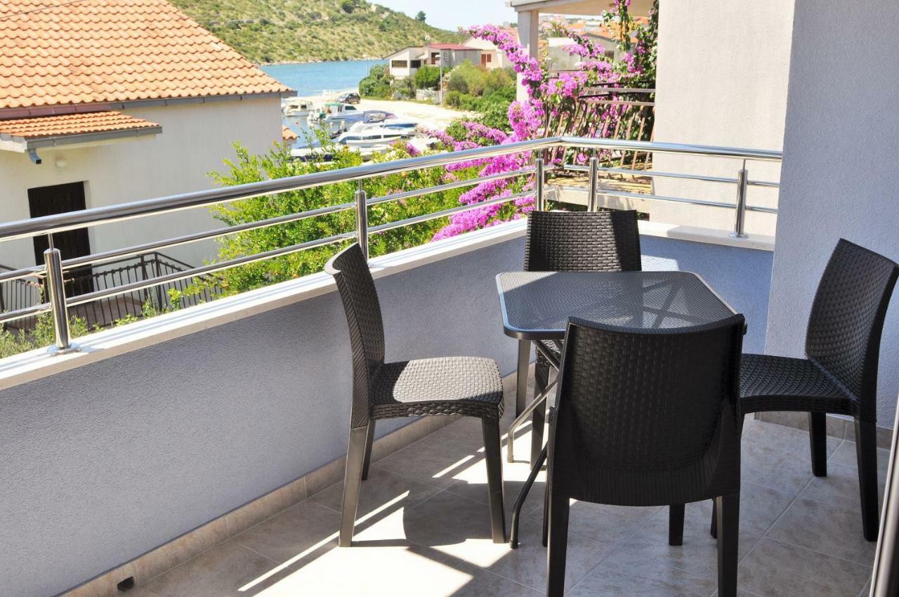 Apartments Zora 로고즈니차 외부 사진