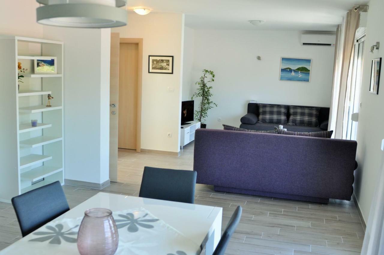 Apartments Zora 로고즈니차 외부 사진