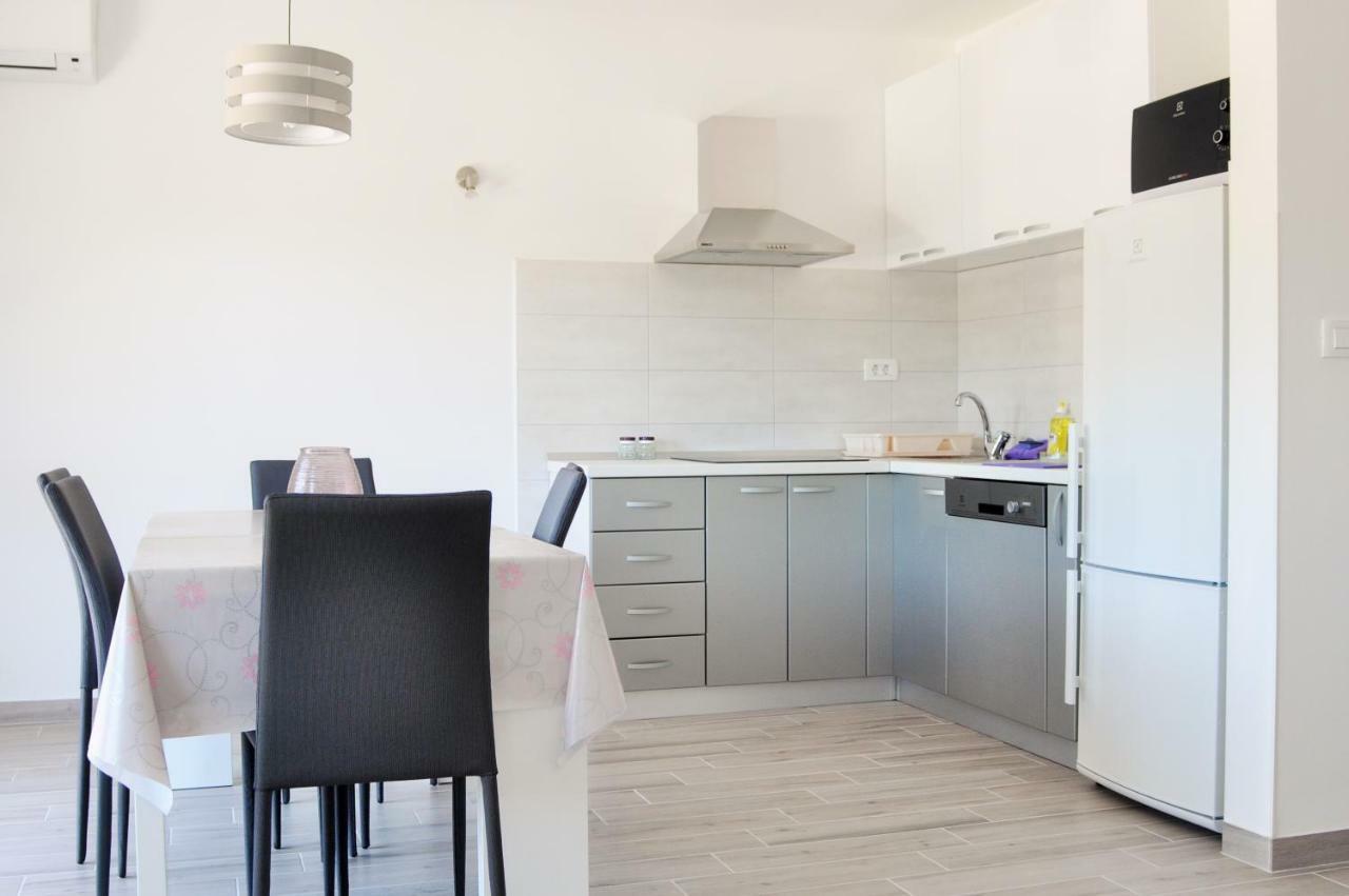 Apartments Zora 로고즈니차 외부 사진