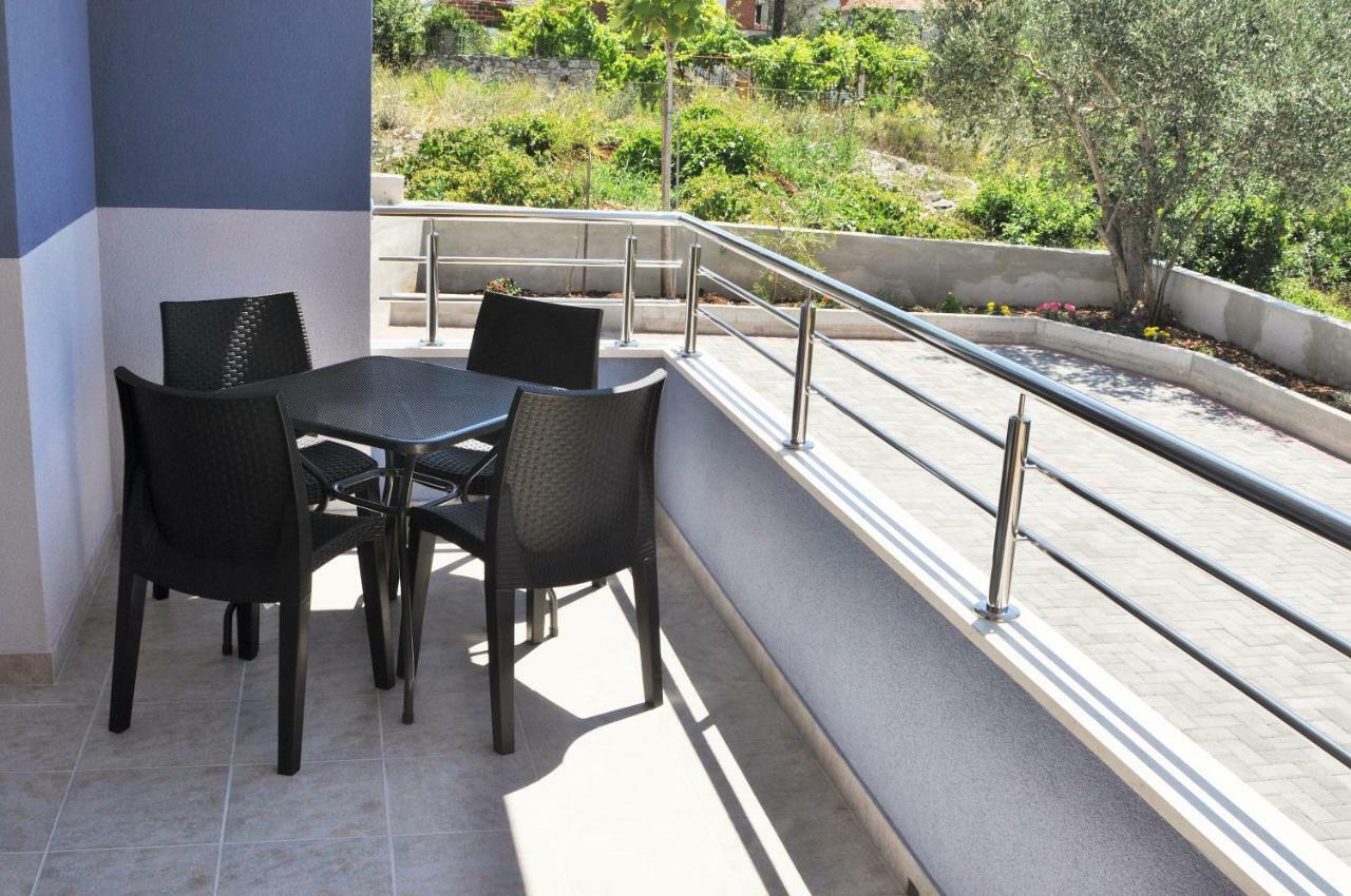 Apartments Zora 로고즈니차 외부 사진
