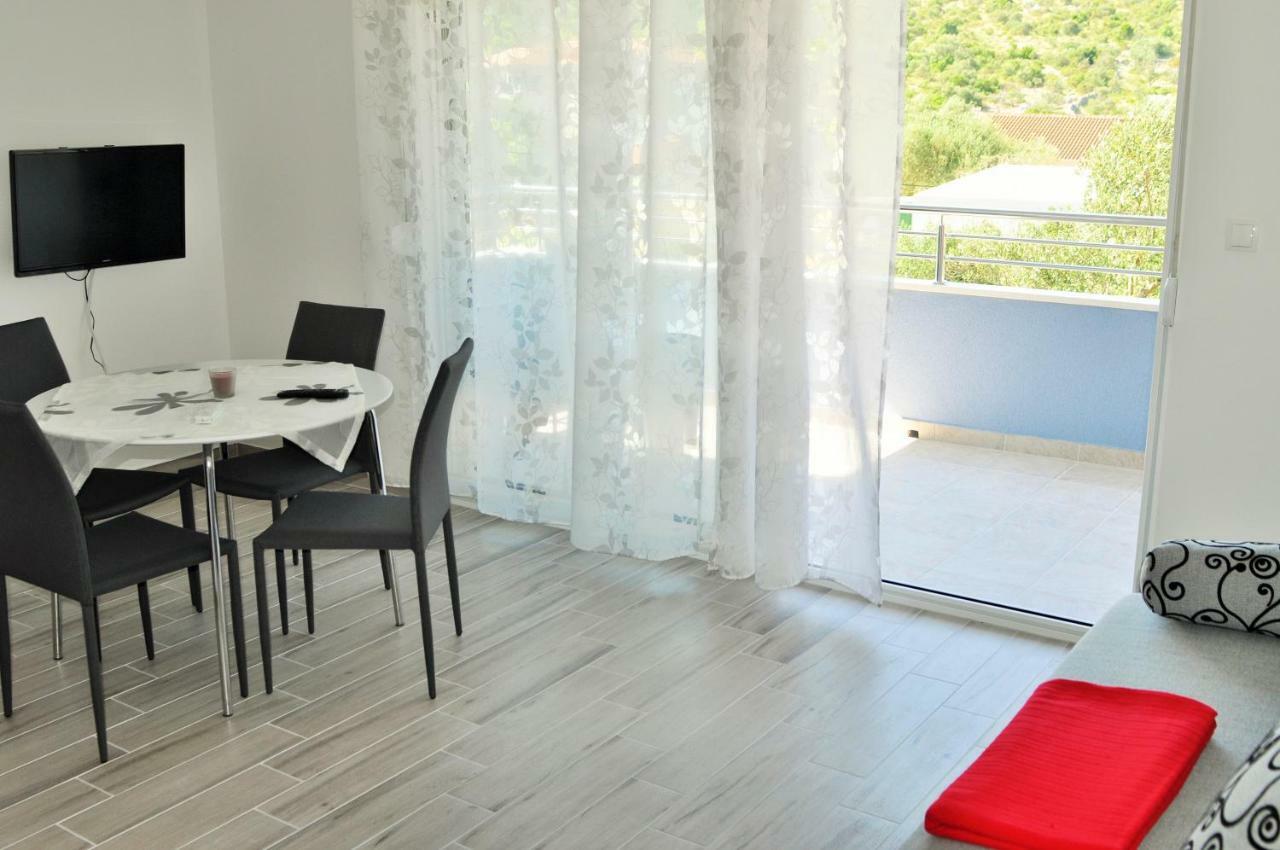 Apartments Zora 로고즈니차 외부 사진