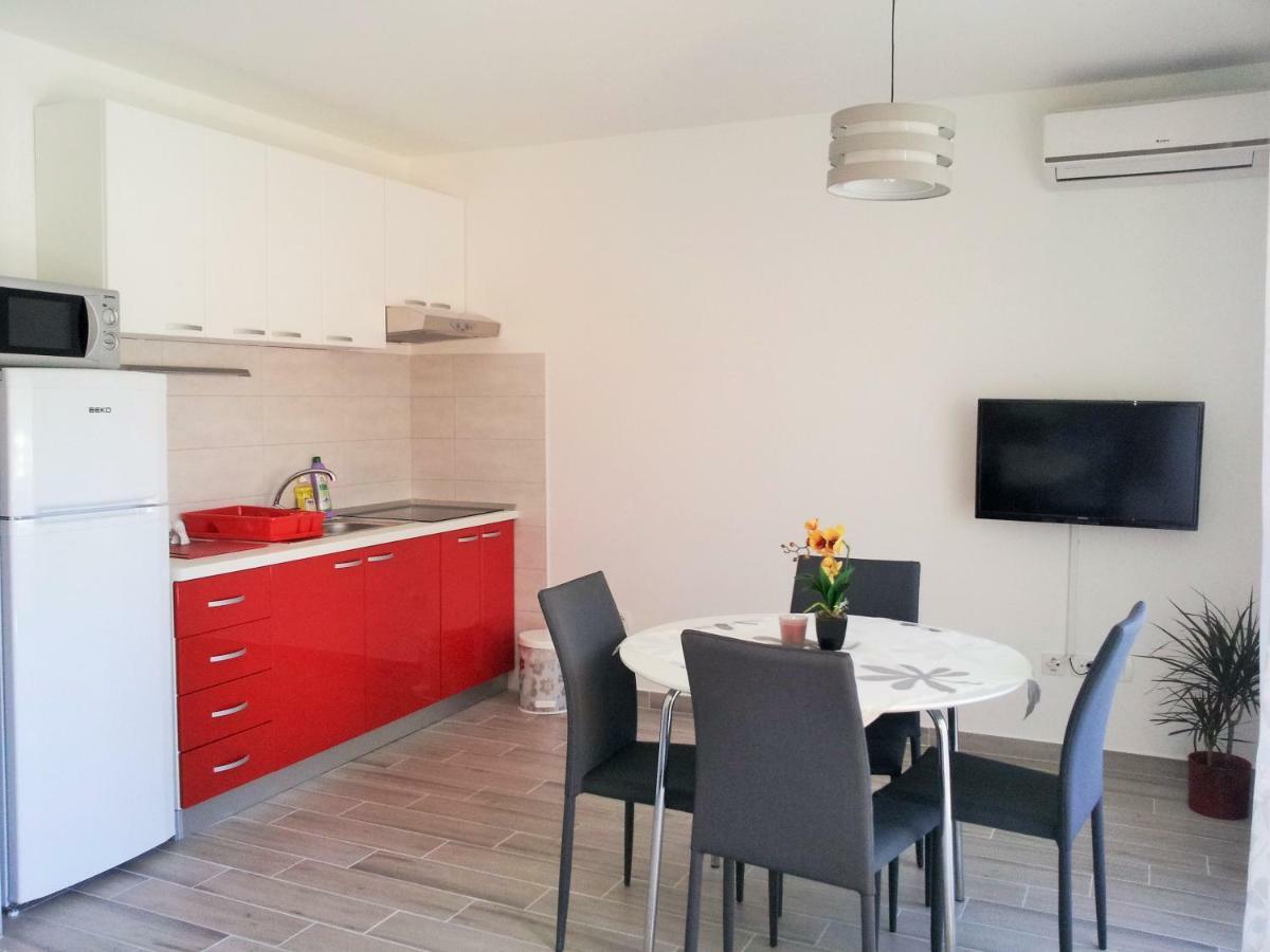 Apartments Zora 로고즈니차 외부 사진