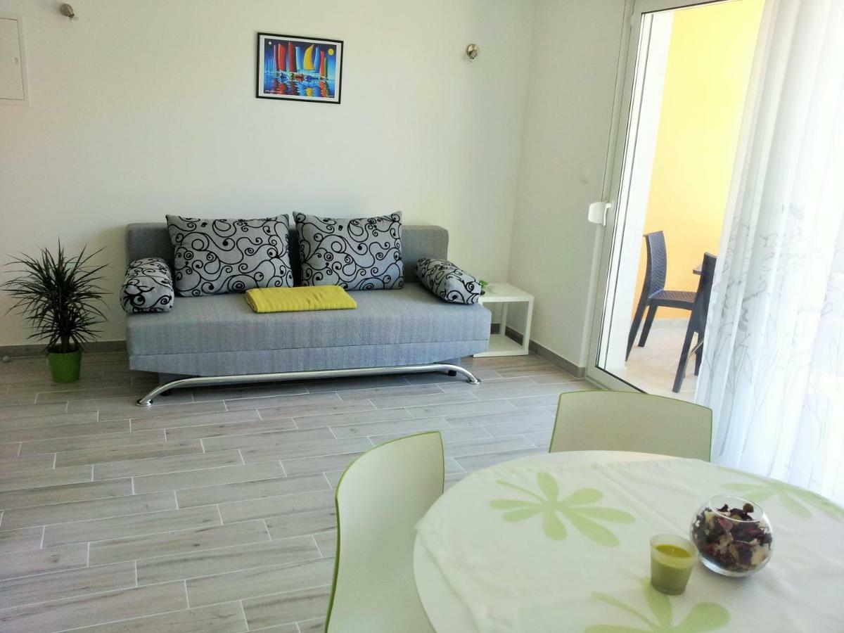 Apartments Zora 로고즈니차 외부 사진