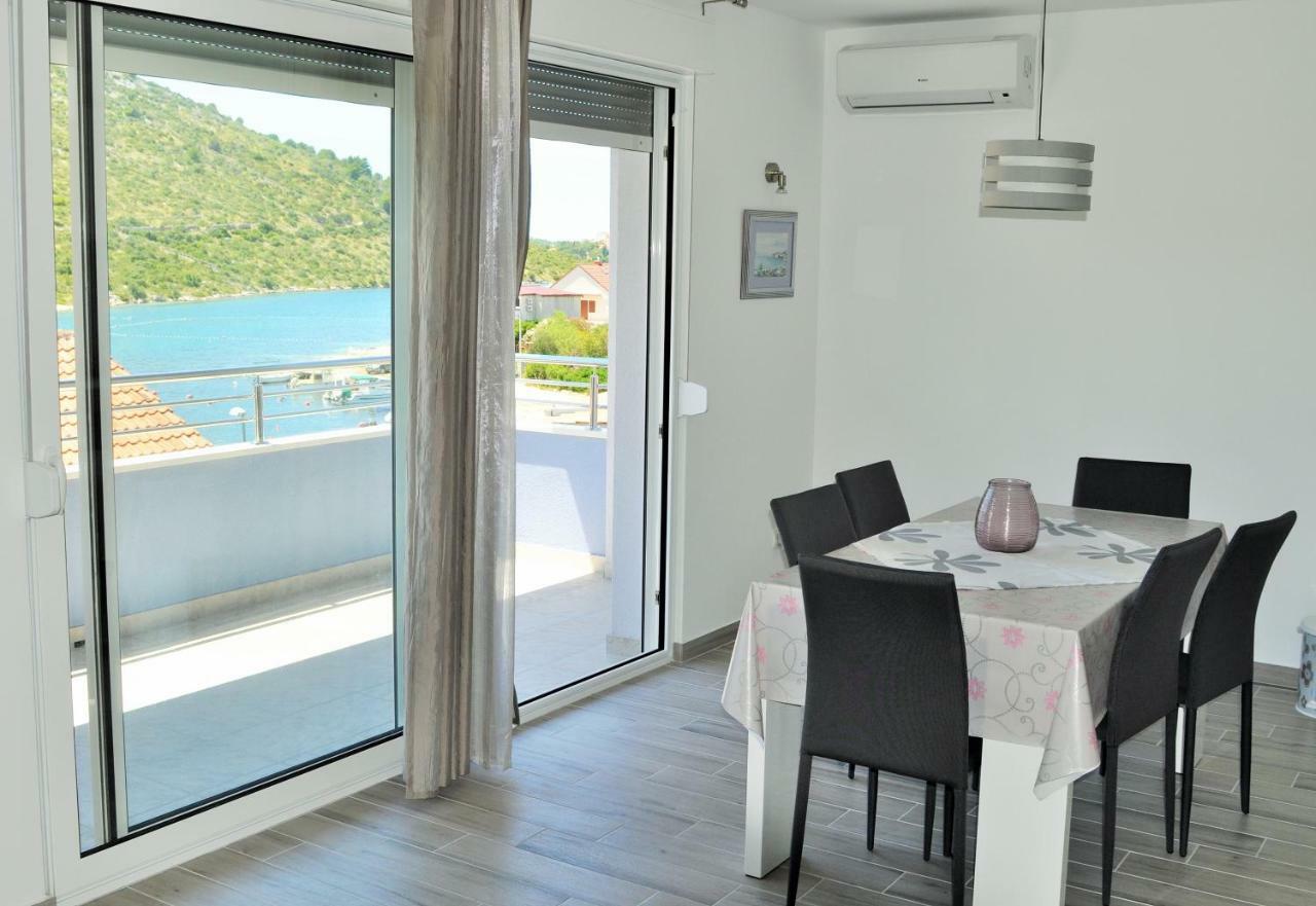 Apartments Zora 로고즈니차 외부 사진