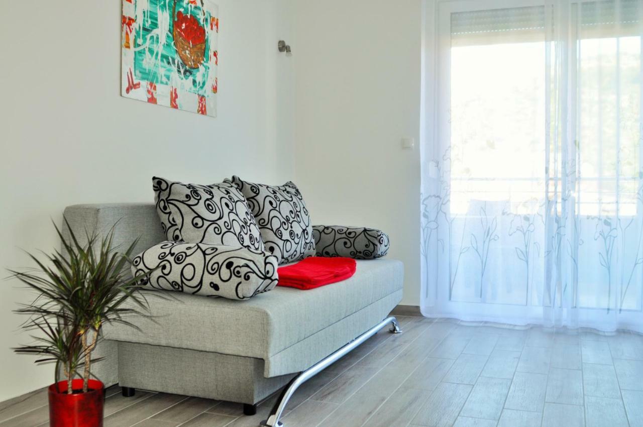 Apartments Zora 로고즈니차 외부 사진