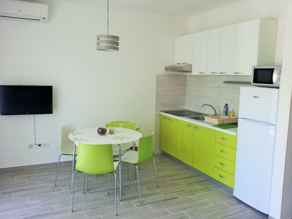 Apartments Zora 로고즈니차 외부 사진
