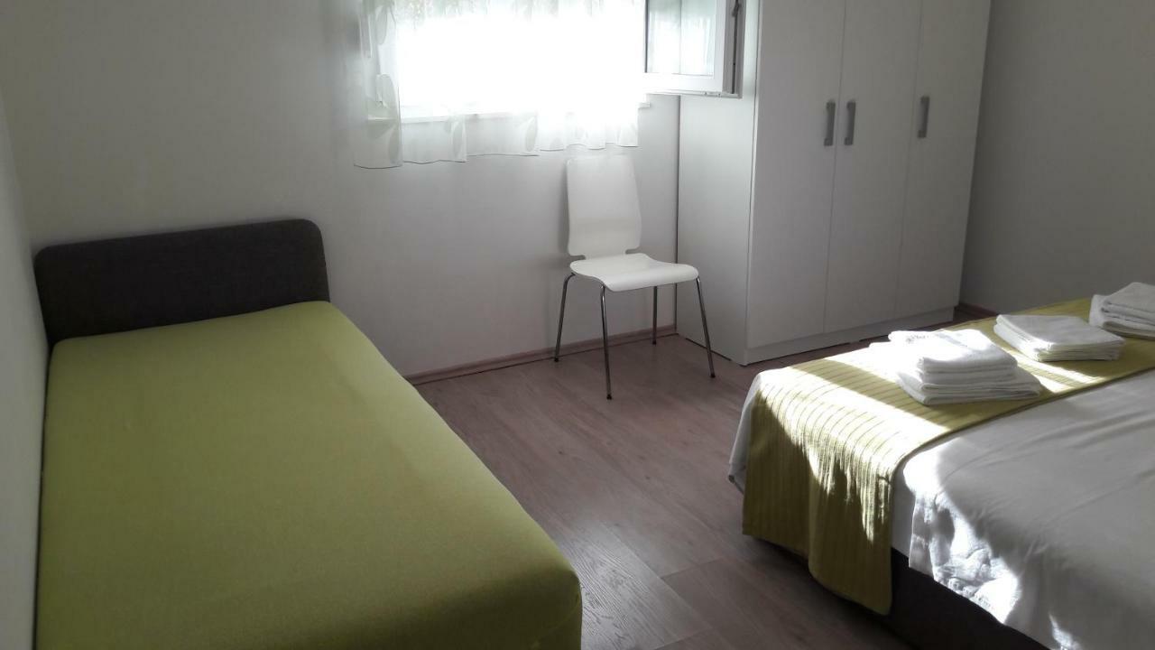 Apartments Zora 로고즈니차 외부 사진